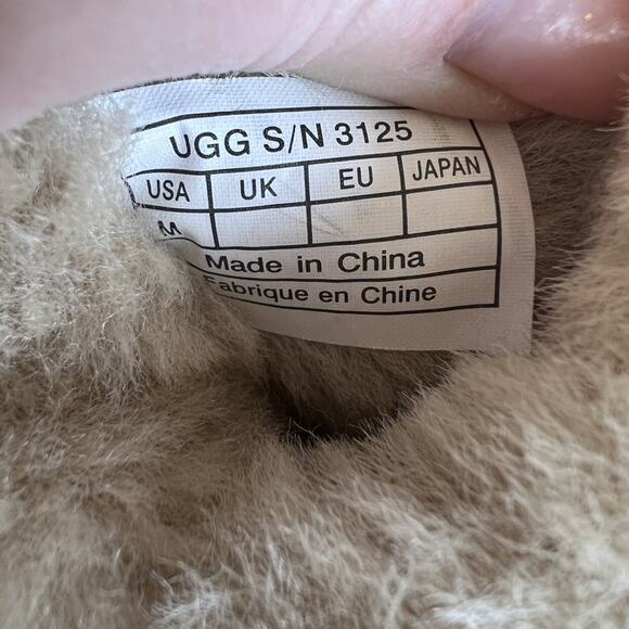 Ugg Australia Camo Sheepskin Boots - Picture 7 of 8